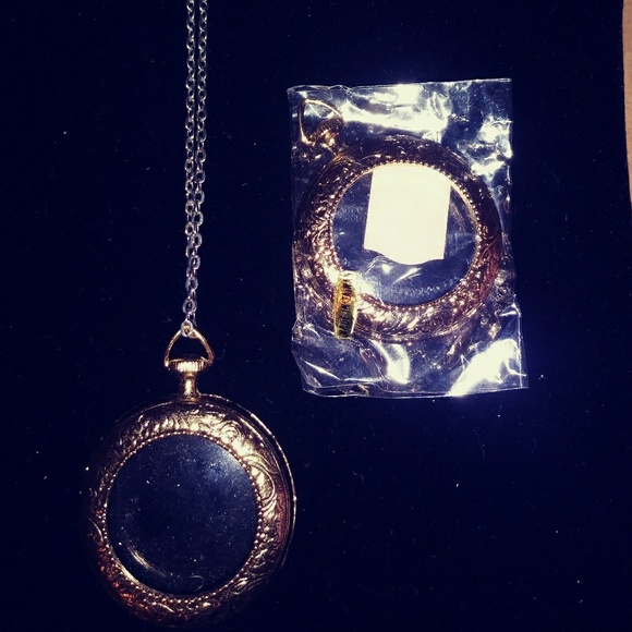 Jewelry - 😄Ladies gold tone magnify pendant+😄BOGO